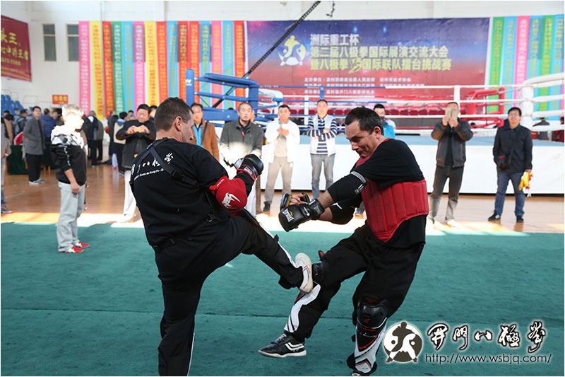 克里斯托弗表演八极拳技击